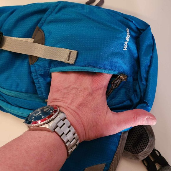 EUC Bright Blue Small Sling Pack - Picture 4 of 8